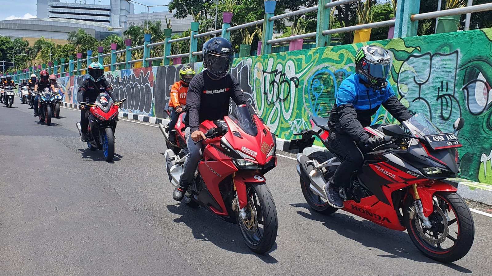 Sunmorian Komunitas CBR Ramaikan Launching New CBR250RR di Plaza Surabaya.